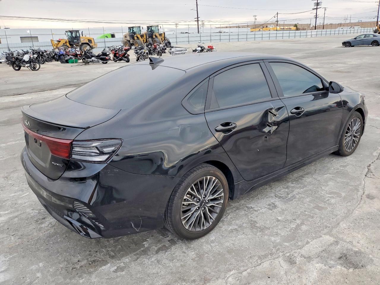 2024 KIA FORTE GT LINE photo 3