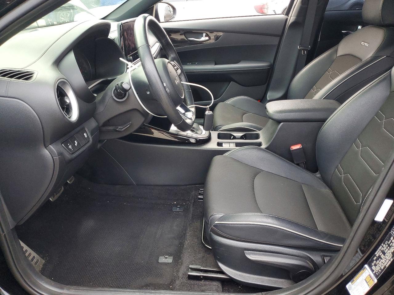 2024 KIA FORTE GT LINE photo 7