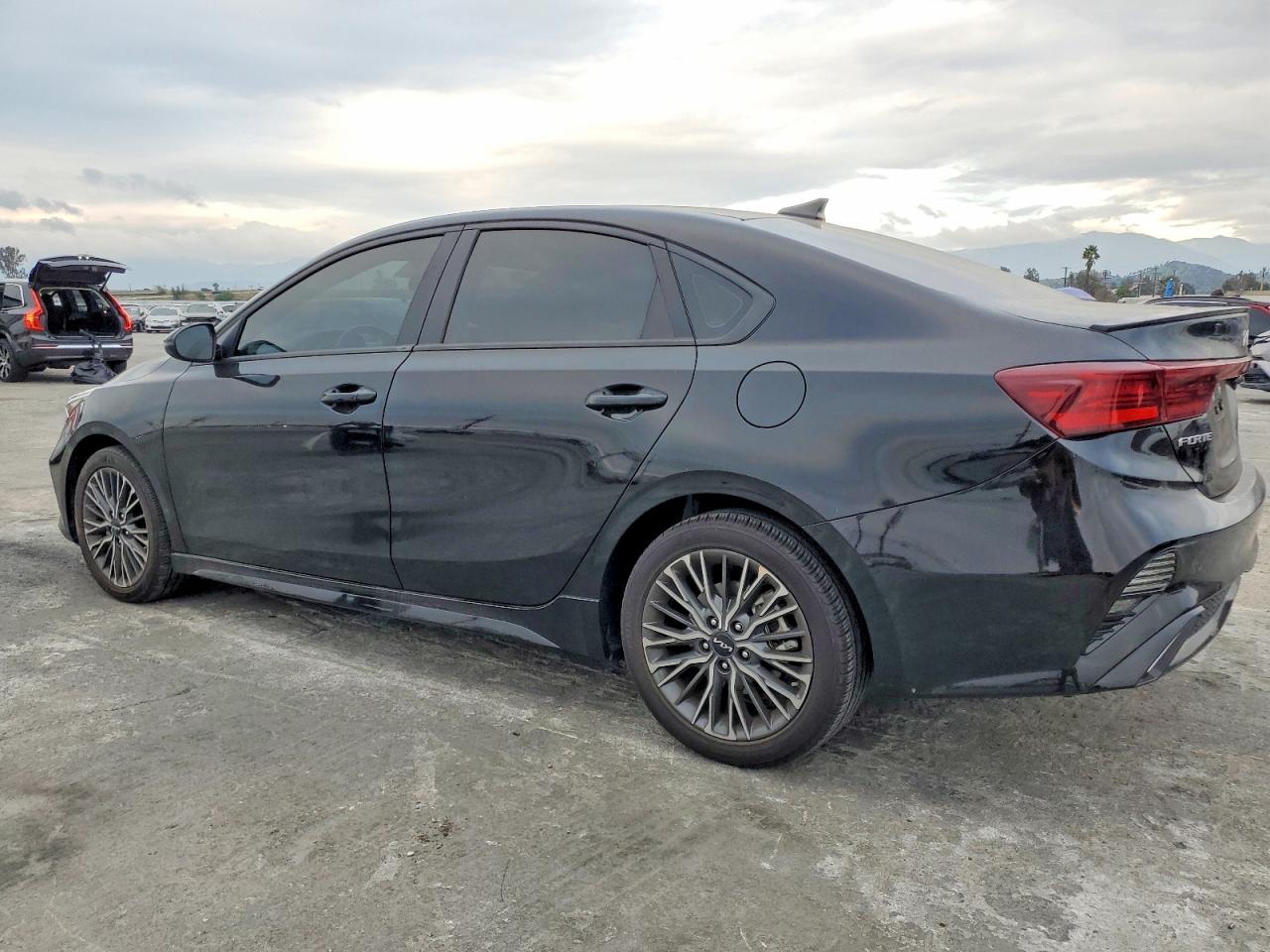 2024 KIA FORTE GT LINE photo 2