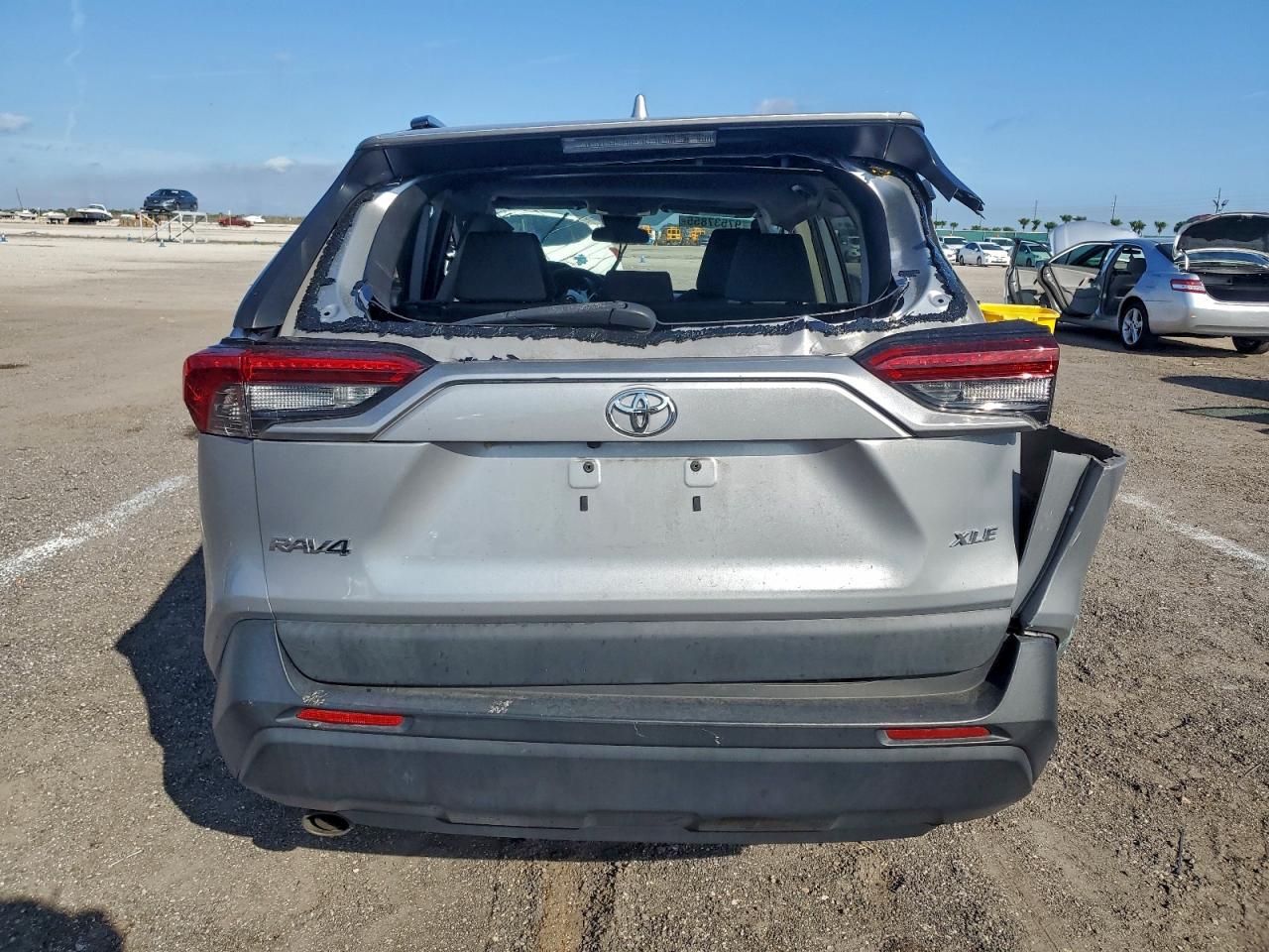 2019 TOYOTA RAV4 XLE photo 6