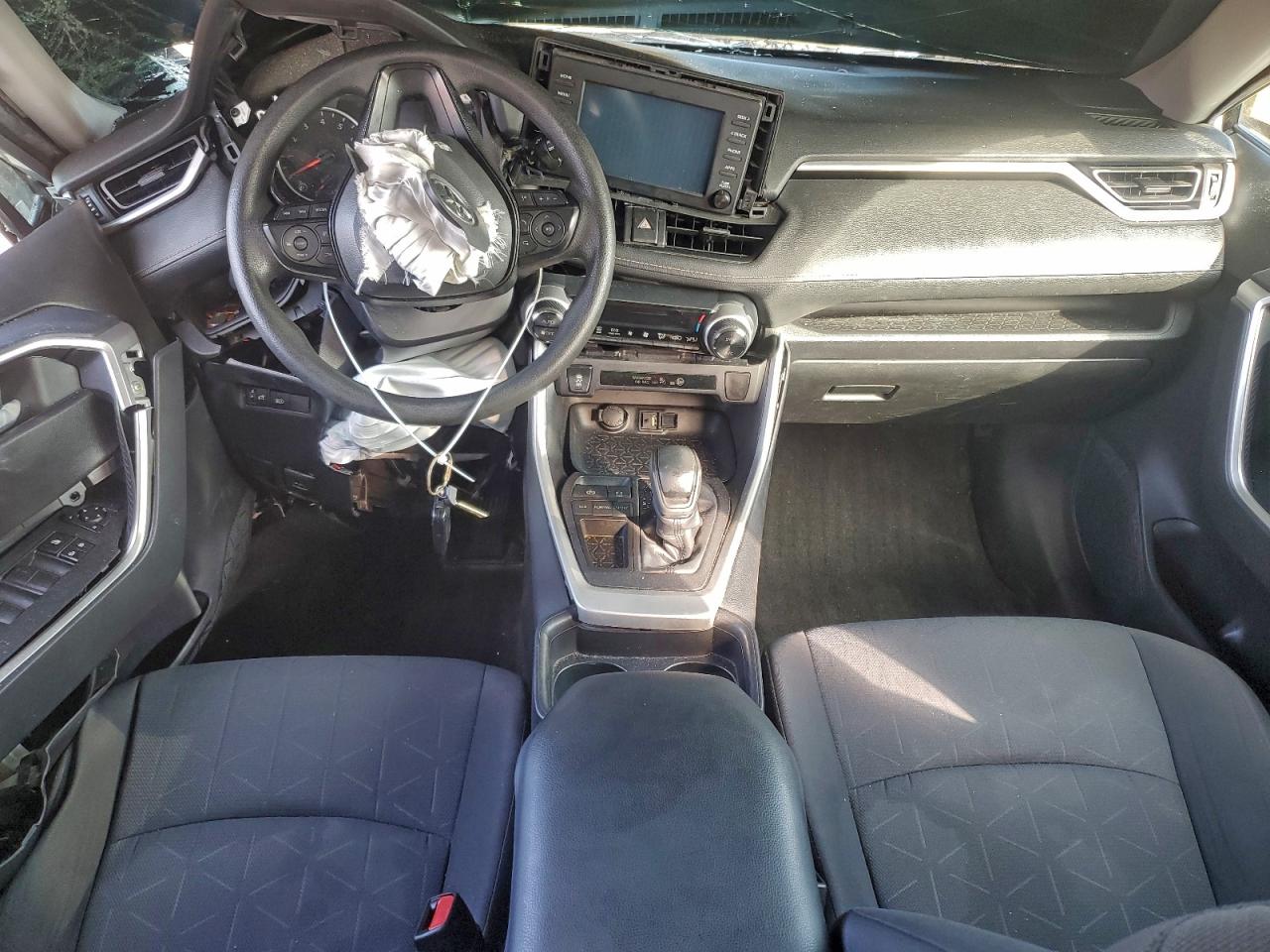 2019 TOYOTA RAV4 XLE photo 8
