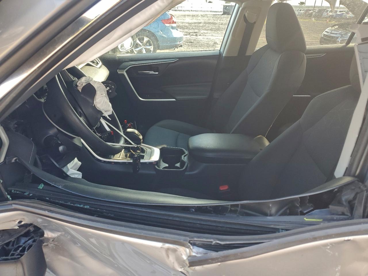 2019 TOYOTA RAV4 XLE photo 7