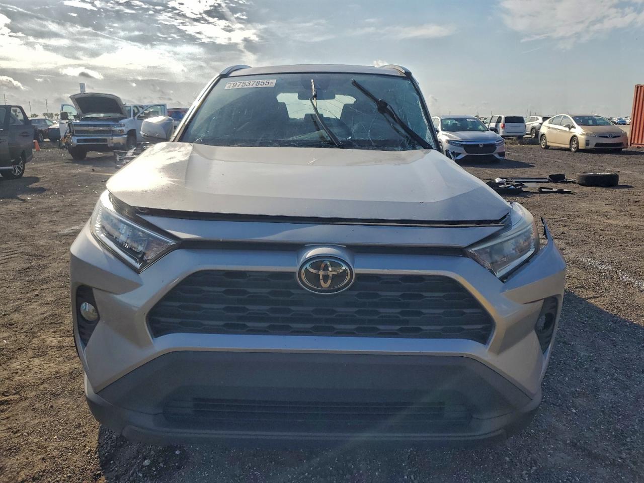 2019 TOYOTA RAV4 XLE photo 5