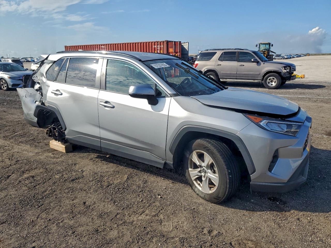 2019 TOYOTA RAV4 XLE photo 4