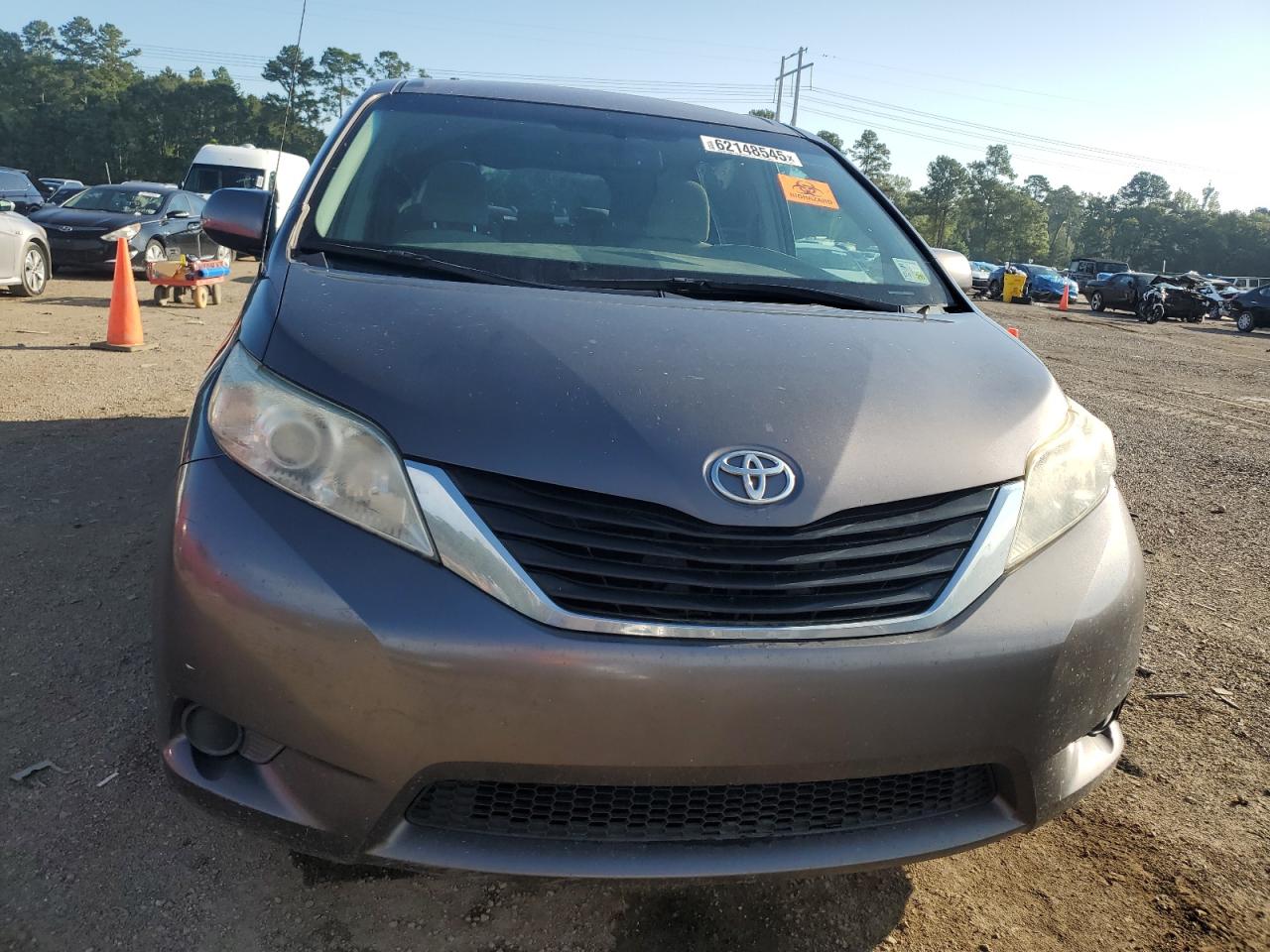 2013 TOYOTA SIENNA LE photo 5