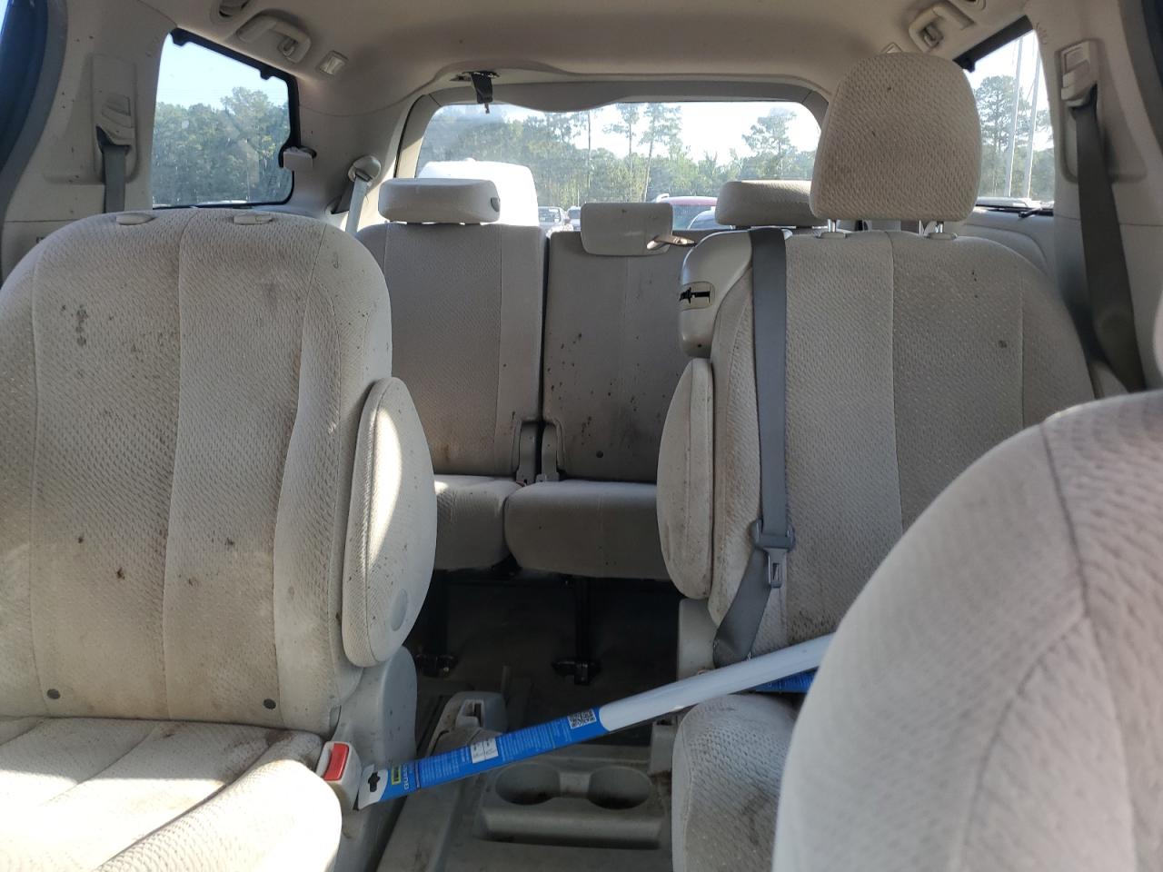 2013 TOYOTA SIENNA LE photo 10