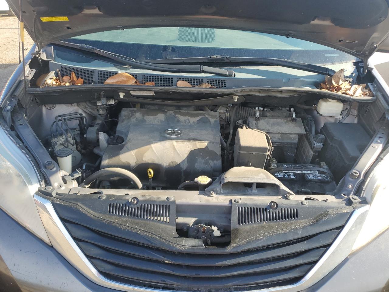 2013 TOYOTA SIENNA LE photo 12