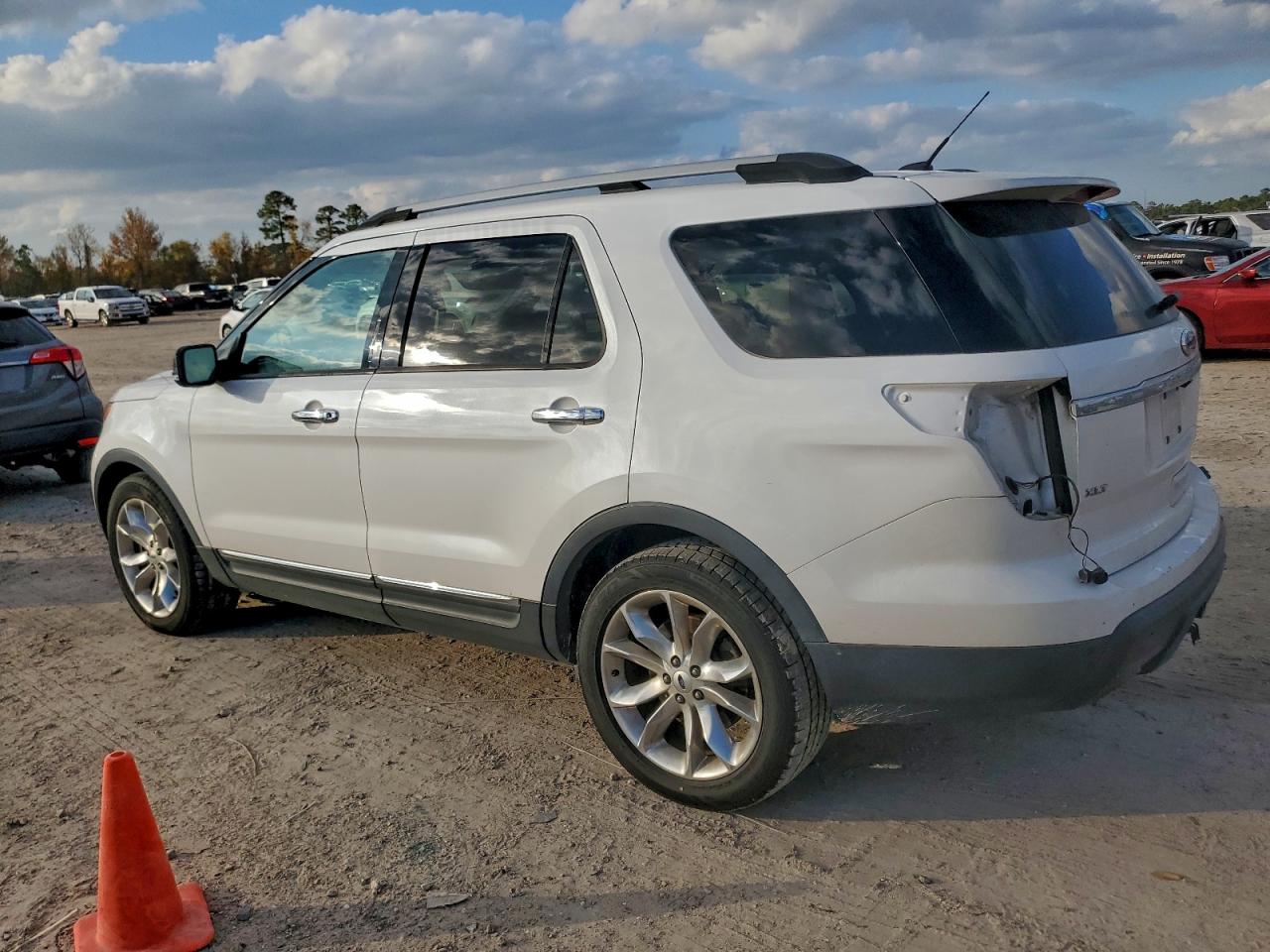 2013 FORD EXPLORER XLT photo 3