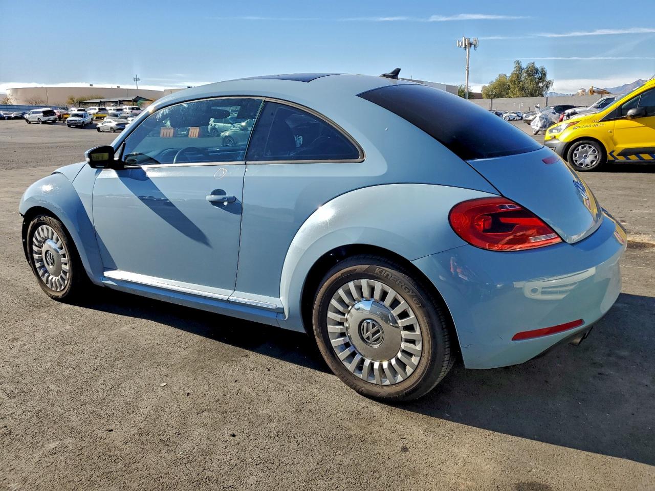 2013 VOLKSWAGEN BEETLE photo 2