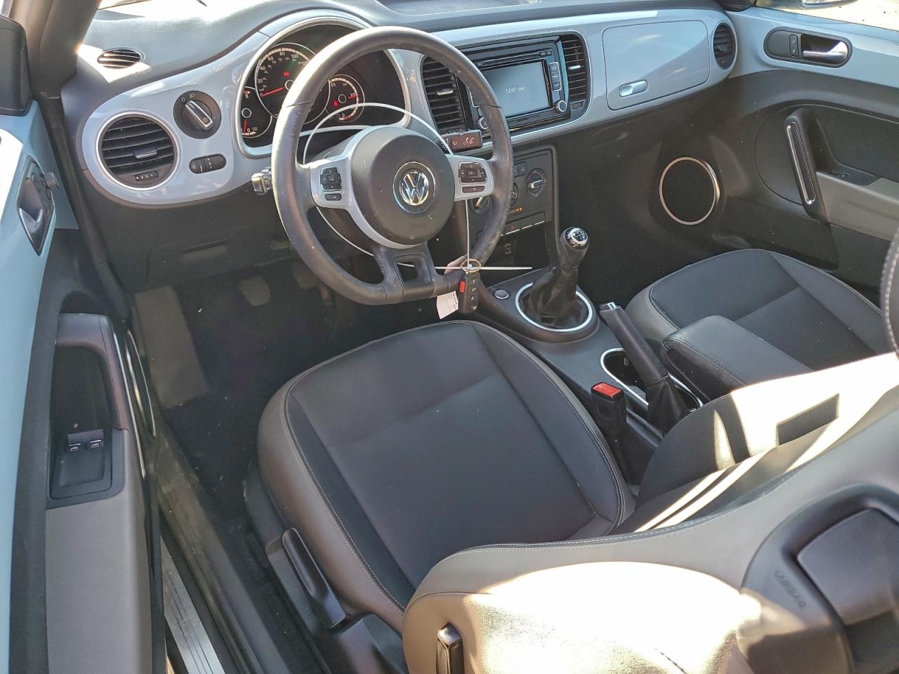 2013 VOLKSWAGEN BEETLE photo 8