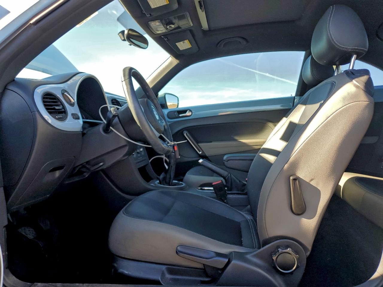 2013 VOLKSWAGEN BEETLE photo 7