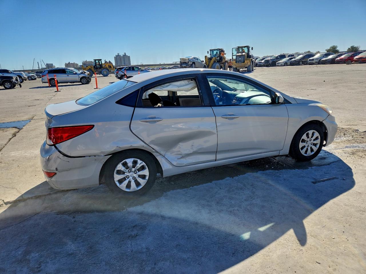 2016 HYUNDAI ACCENT SE photo 3