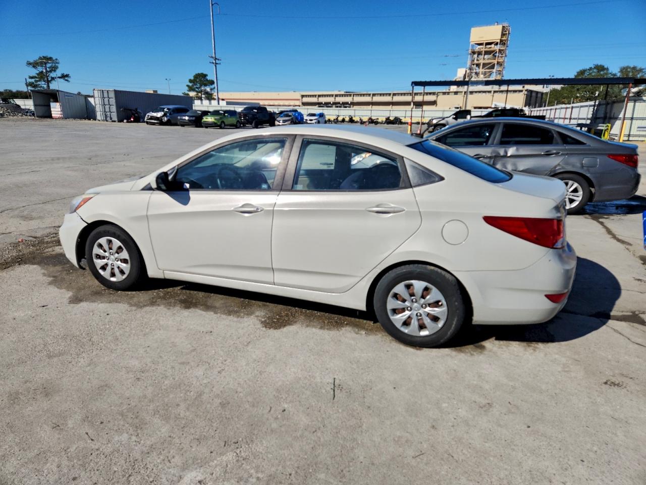 2016 HYUNDAI ACCENT SE photo 2