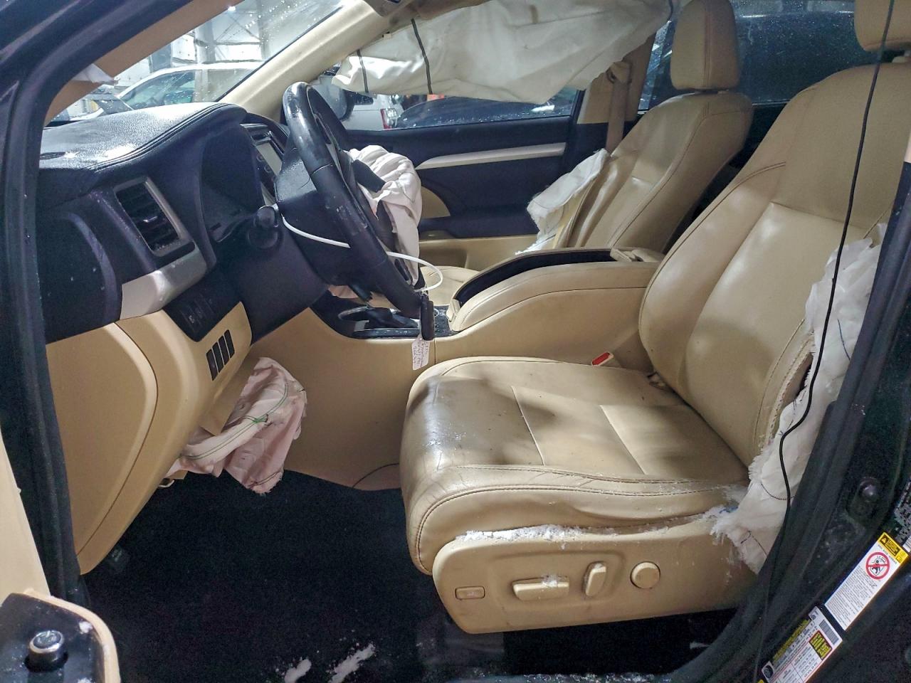 2017 TOYOTA HIGHLANDER SE photo 19