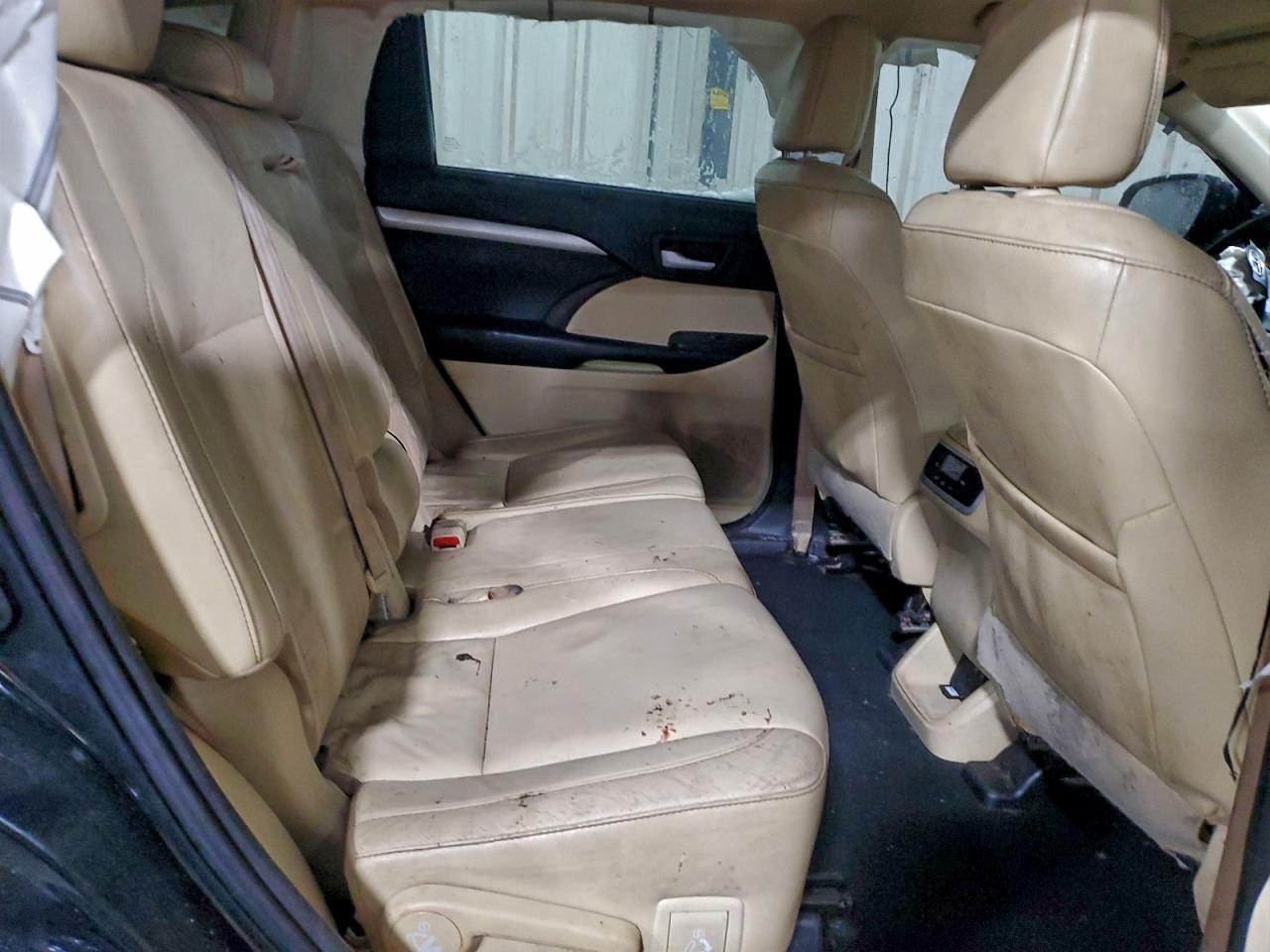 2017 TOYOTA HIGHLANDER SE photo 31