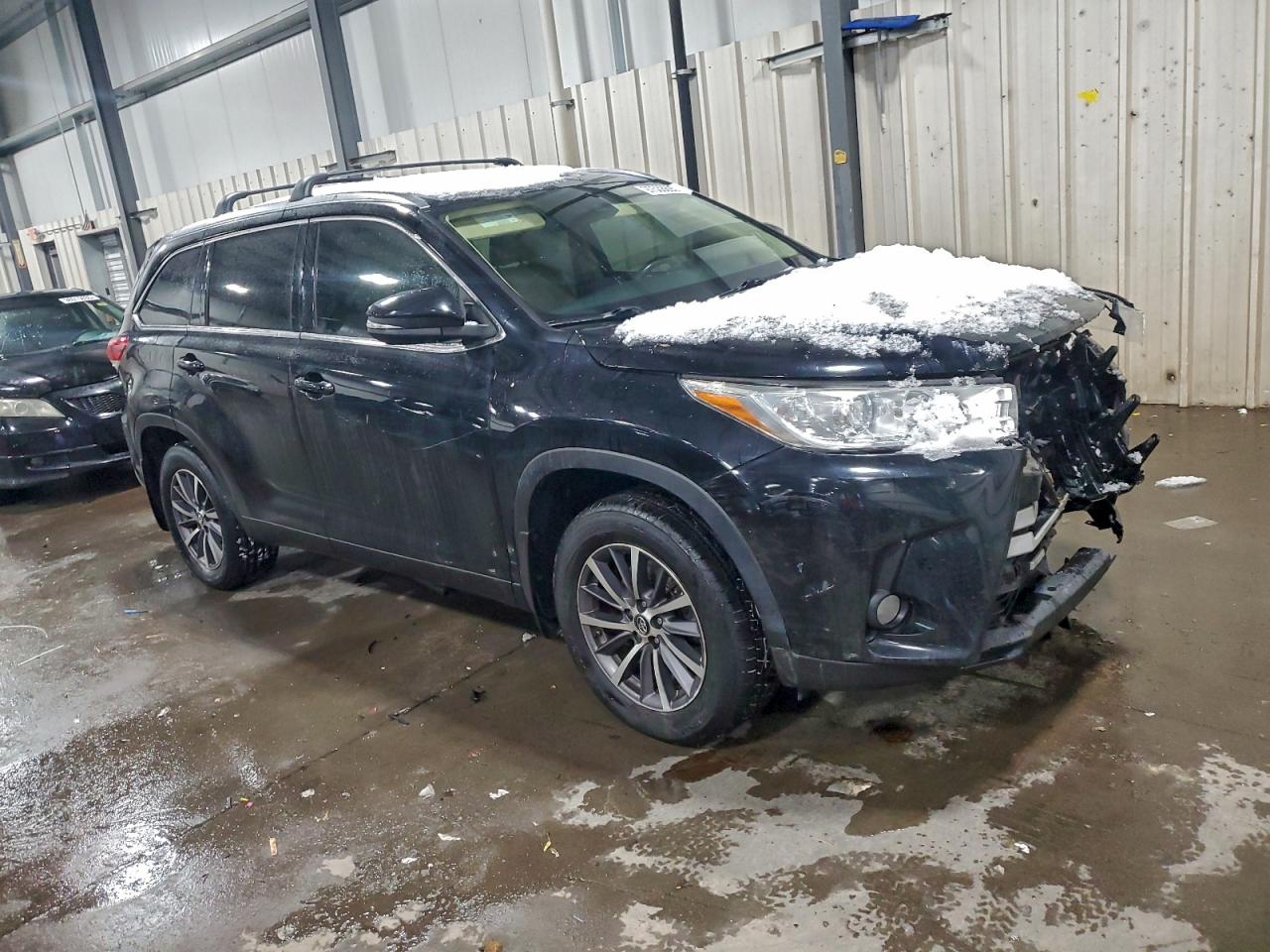 2017 TOYOTA HIGHLANDER SE photo 10
