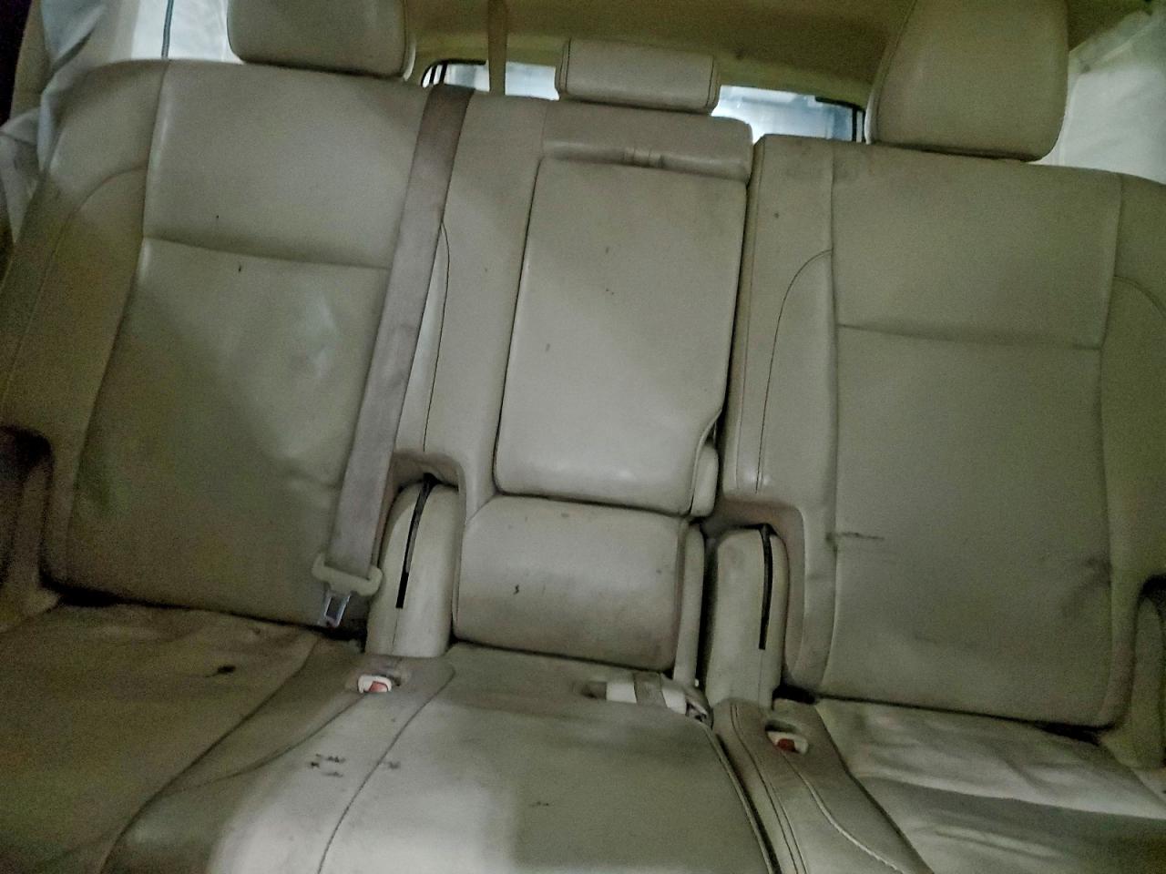 2017 TOYOTA HIGHLANDER SE photo 28