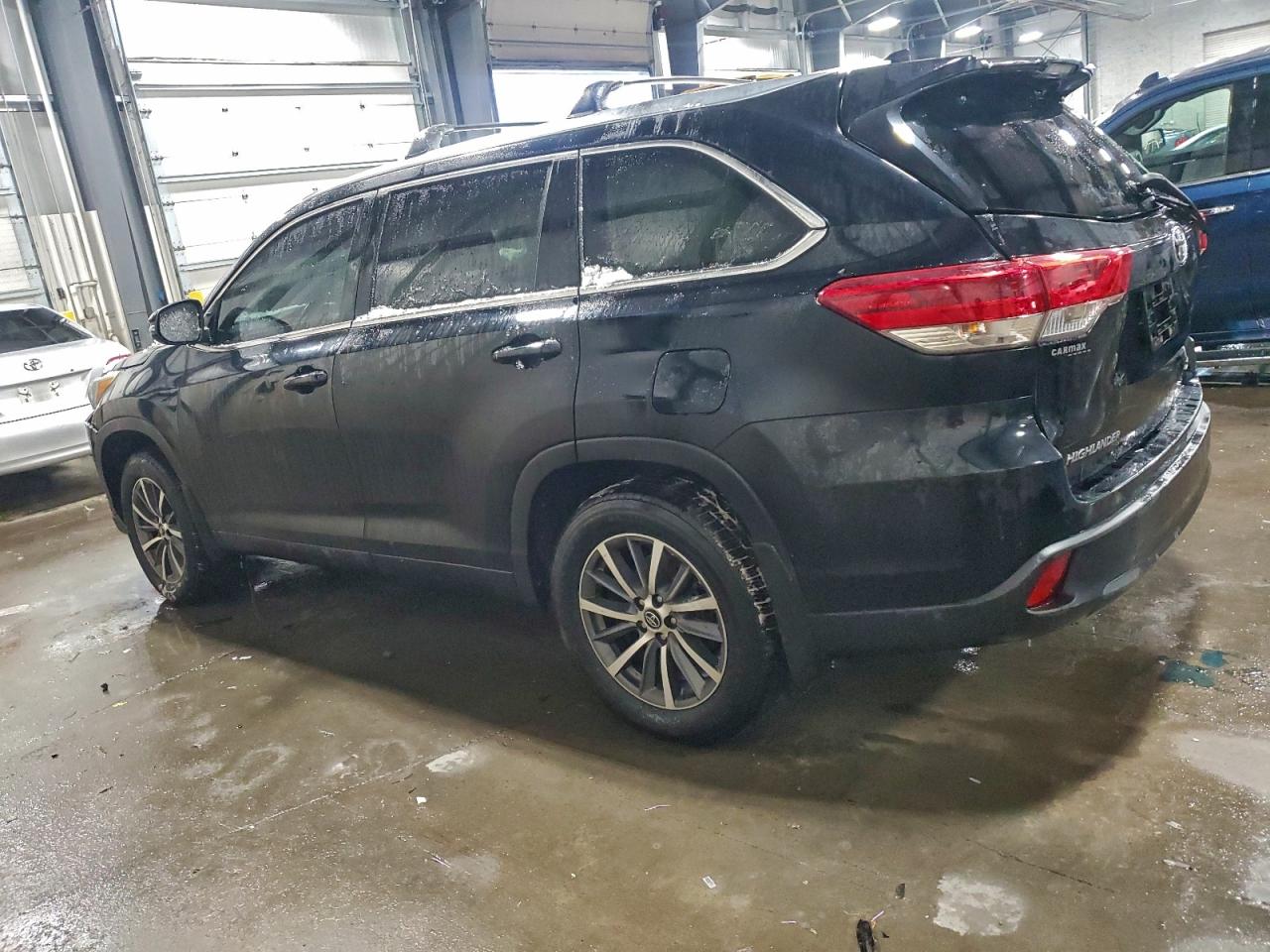 2017 TOYOTA HIGHLANDER SE photo 4
