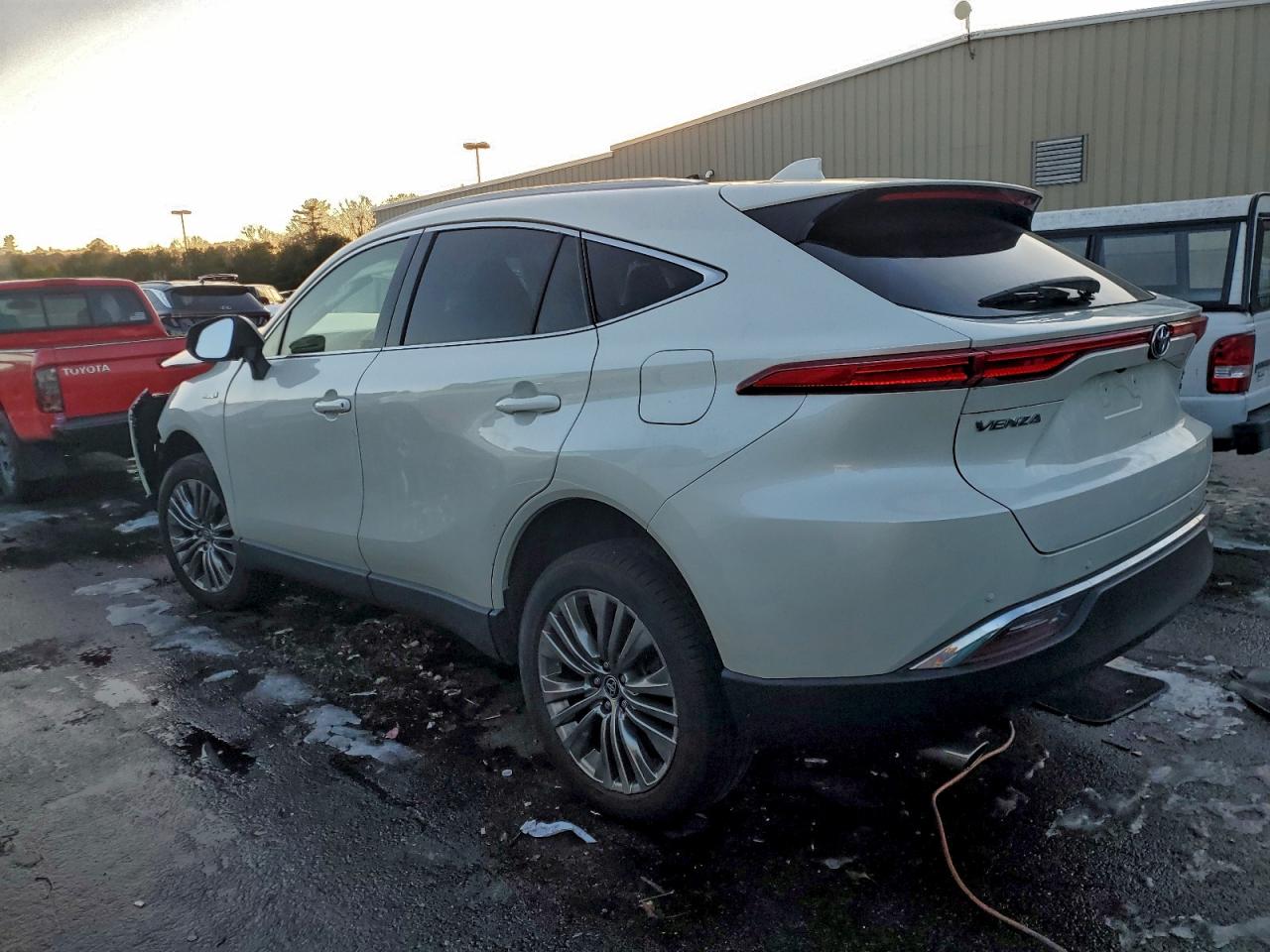 2021 TOYOTA VENZA LE photo 2