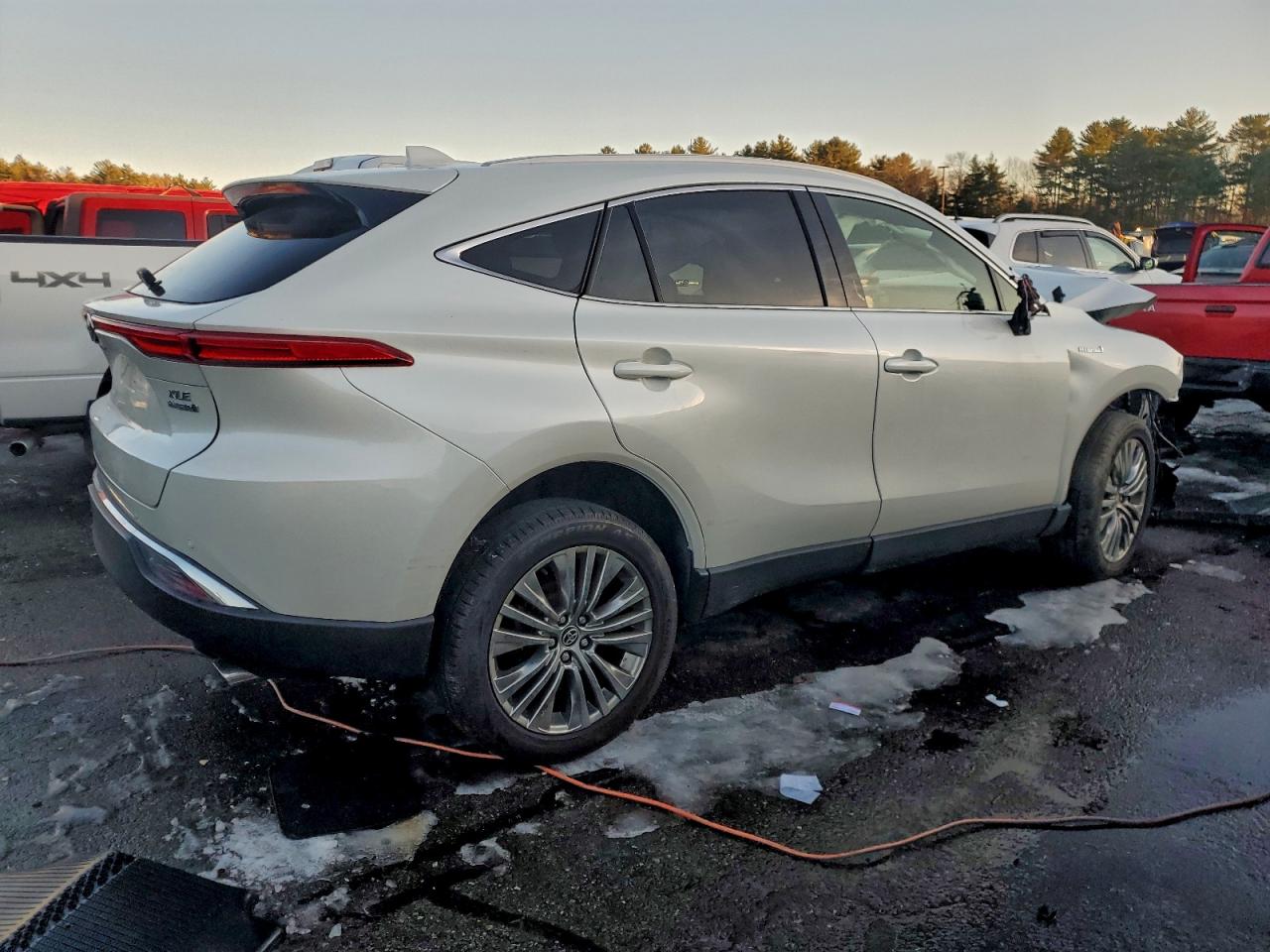 2021 TOYOTA VENZA LE photo 3