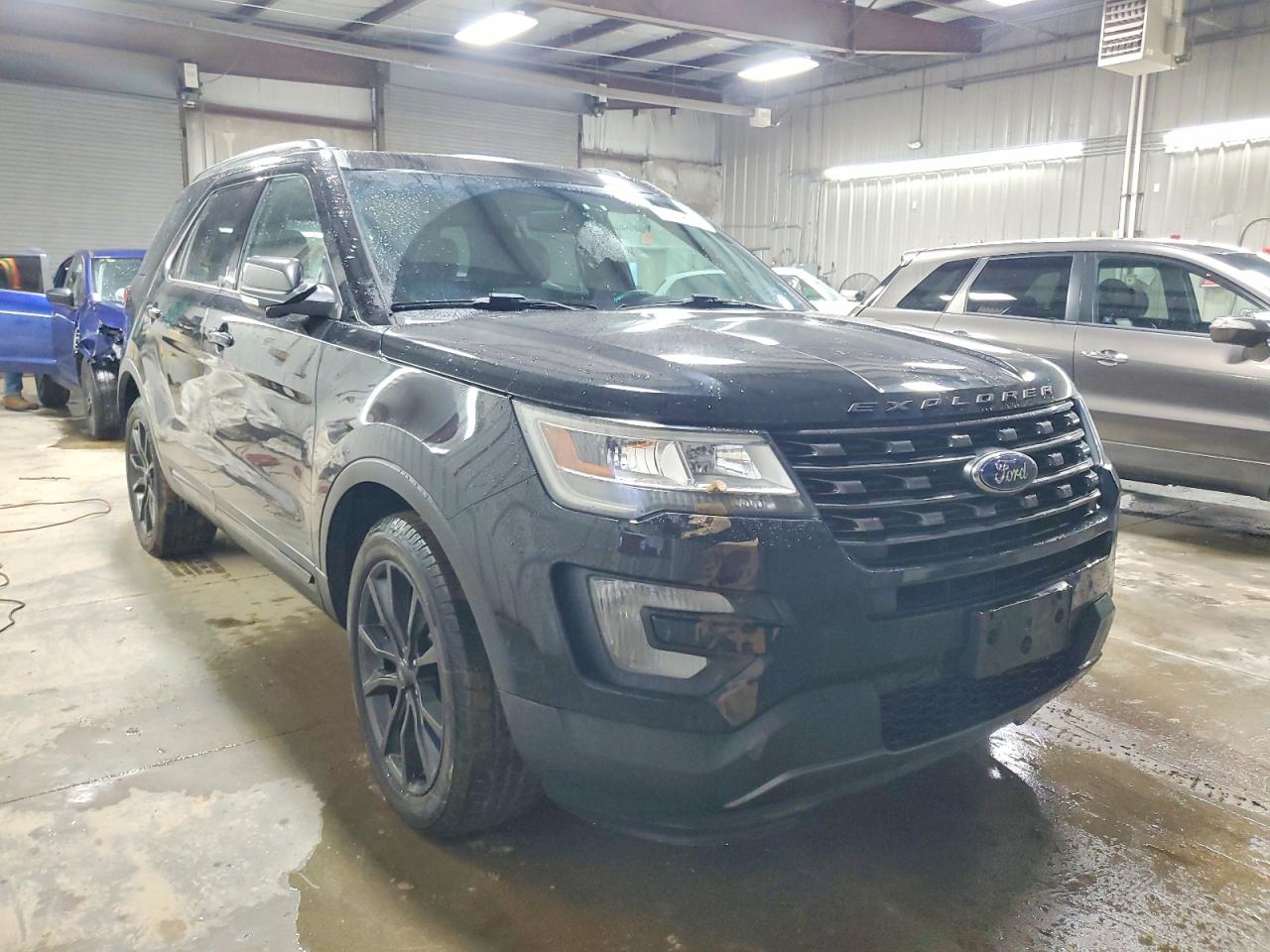 2017 FORD EXPLORER XLT photo 4
