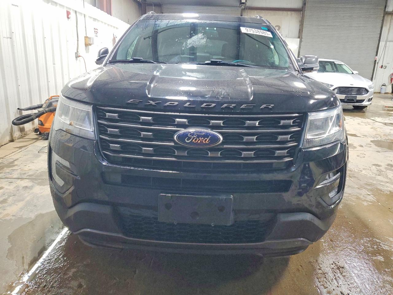 2017 FORD EXPLORER XLT photo 5