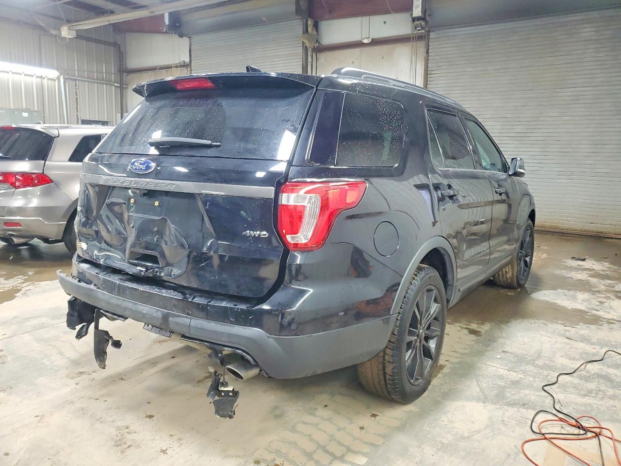 2017 FORD EXPLORER XLT photo 3