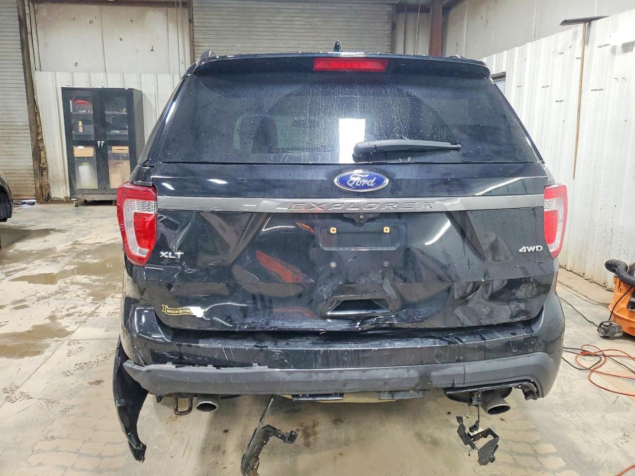 2017 FORD EXPLORER XLT photo 6