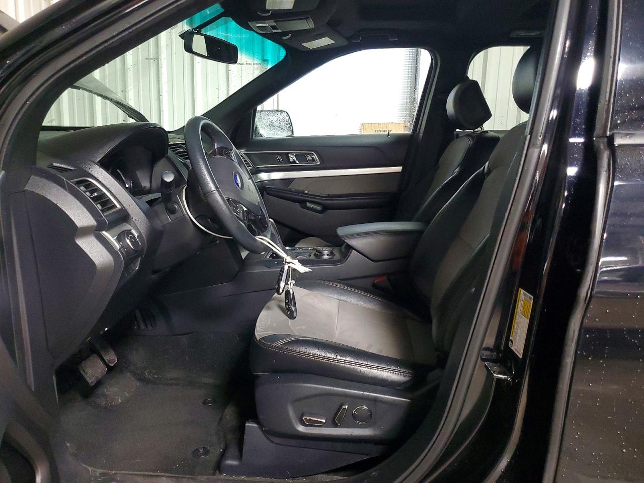 2017 FORD EXPLORER XLT photo 7