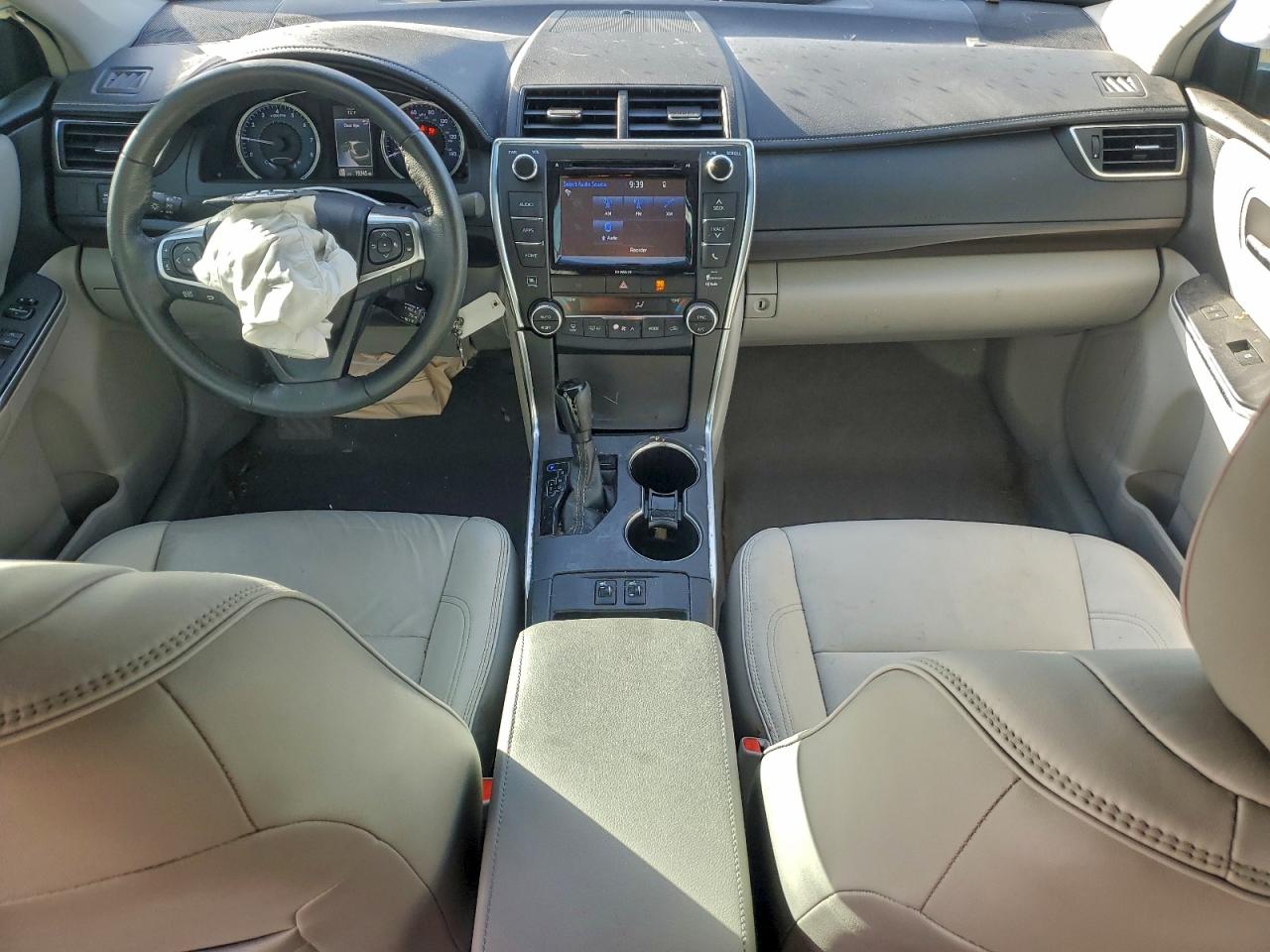 2017 TOYOTA CAMRY LE photo 8