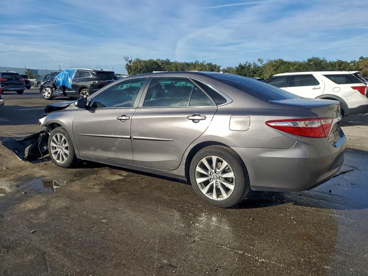 2017 TOYOTA CAMRY LE photo 2