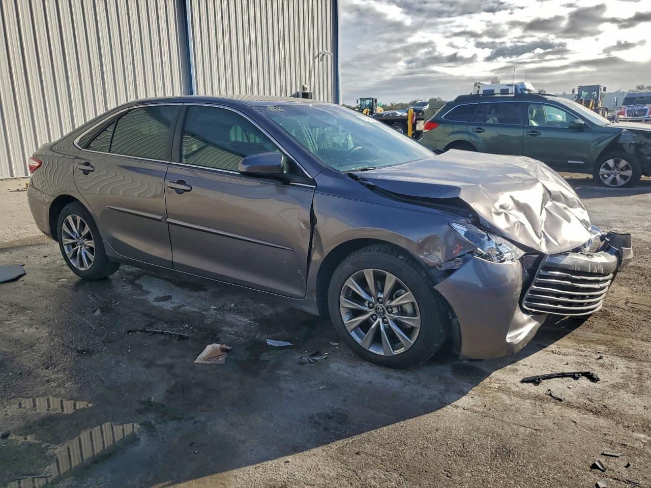 2017 TOYOTA CAMRY LE photo 4