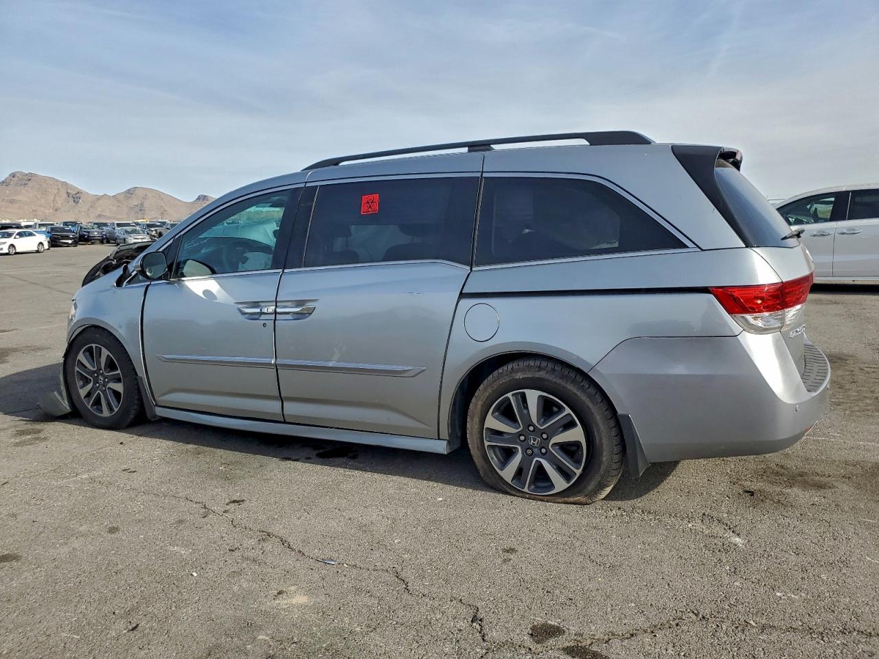 2016 HONDA ODYSSEY TOURING photo 3