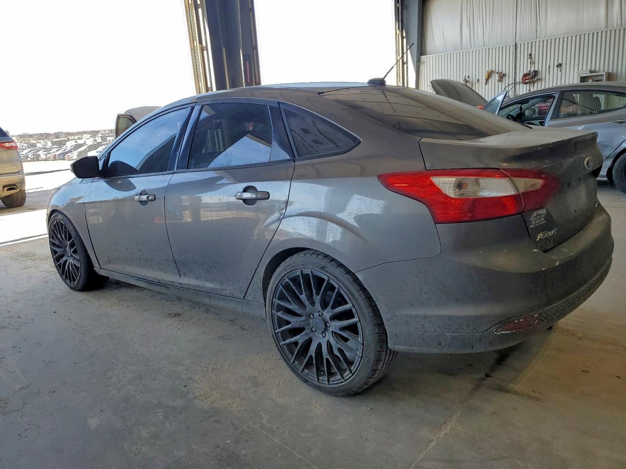 2014 FORD FOCUS SE photo 2