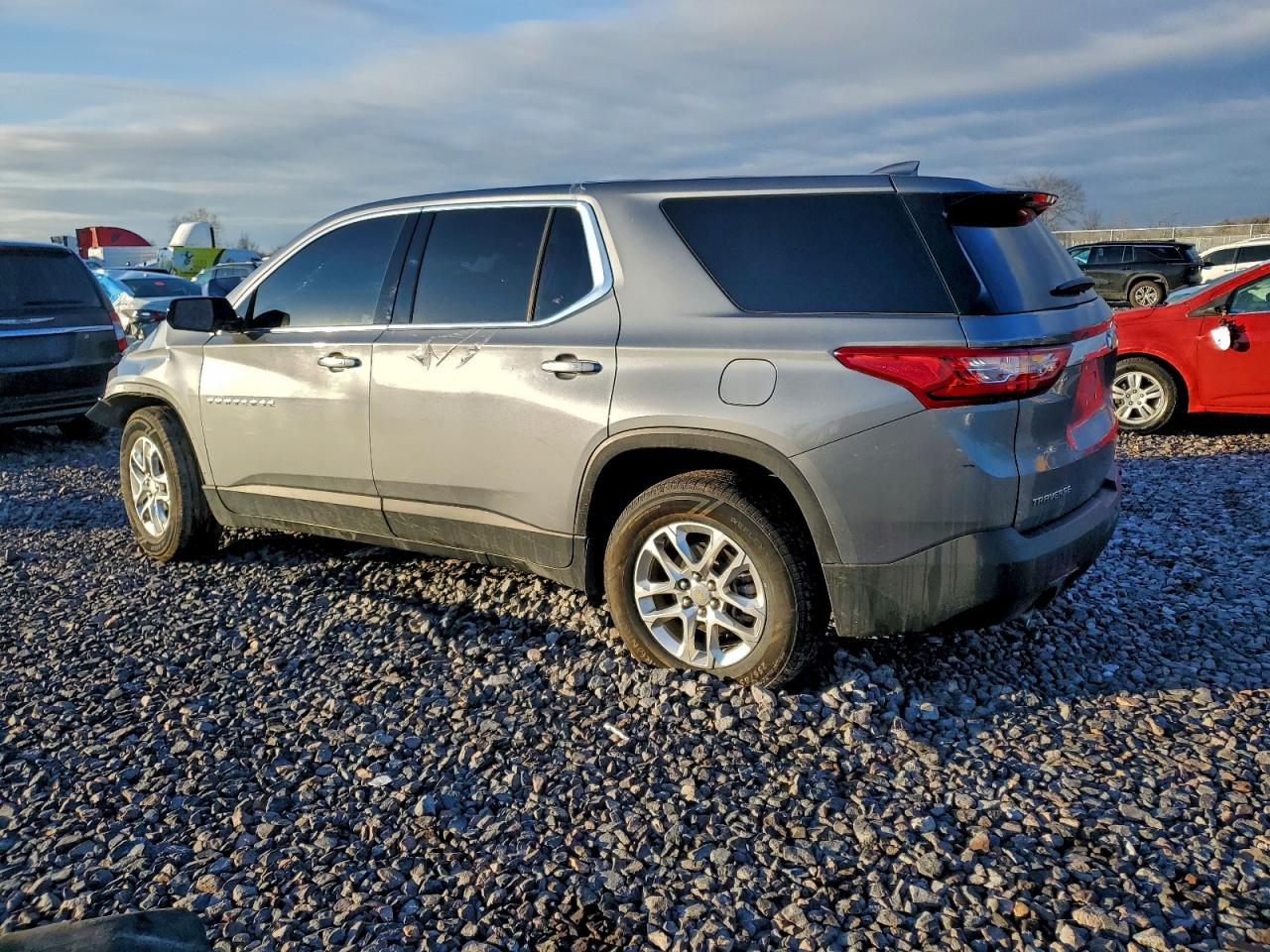 2019 CHEVROLET TRAVERSE LS photo 2