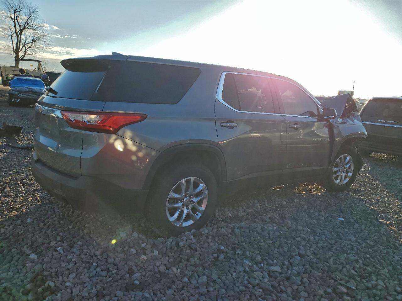 2019 CHEVROLET TRAVERSE LS photo 3