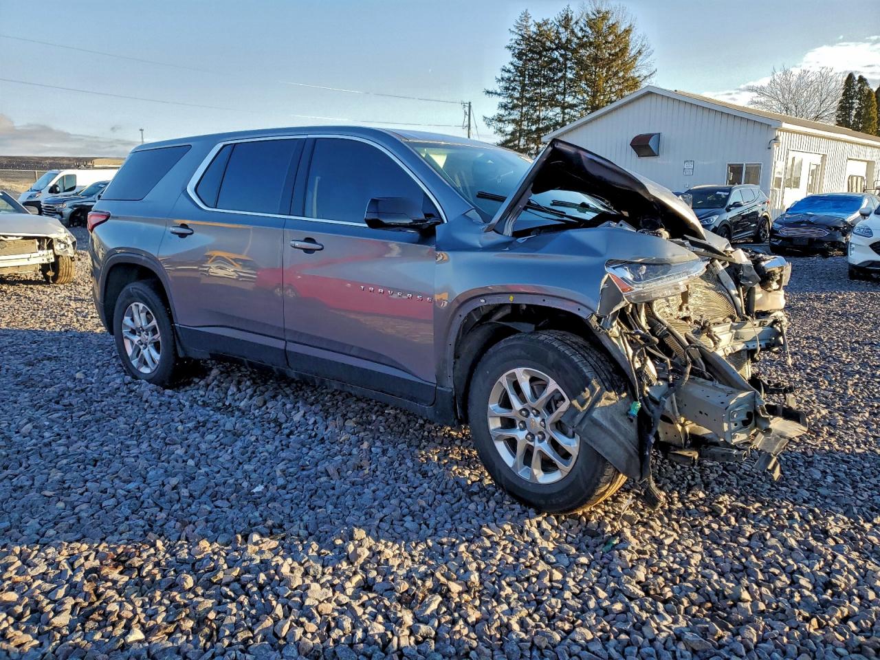 2019 CHEVROLET TRAVERSE LS photo 4