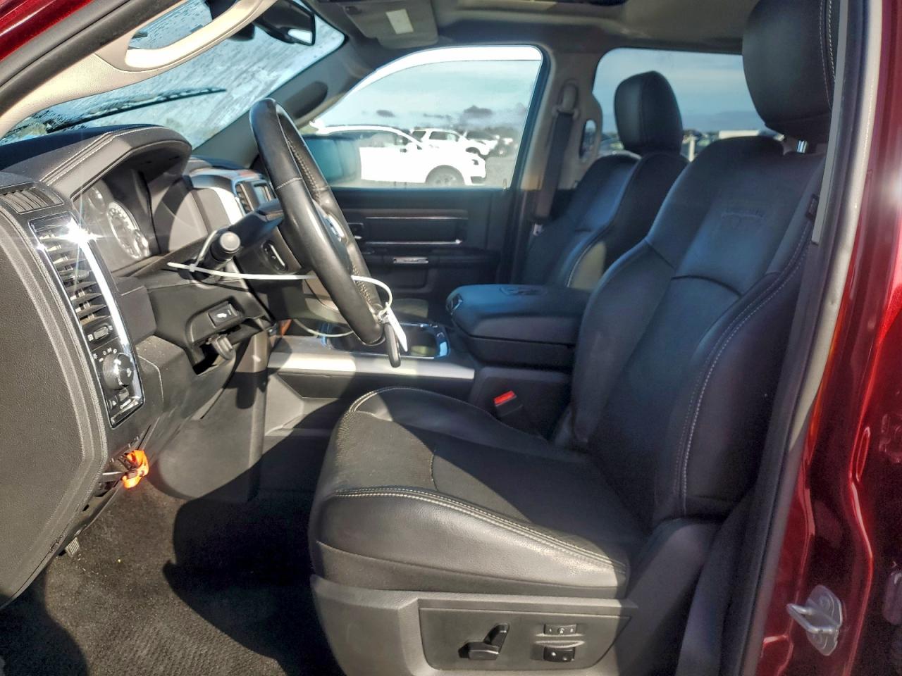 2016 RAM 1500 LARAMIE photo 19