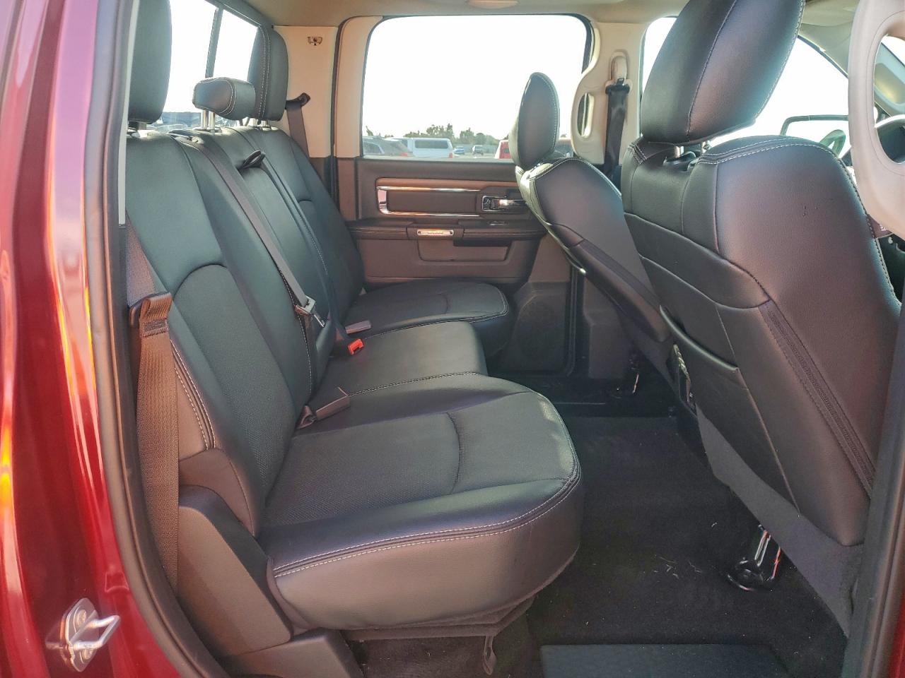 2016 RAM 1500 LARAMIE photo 28