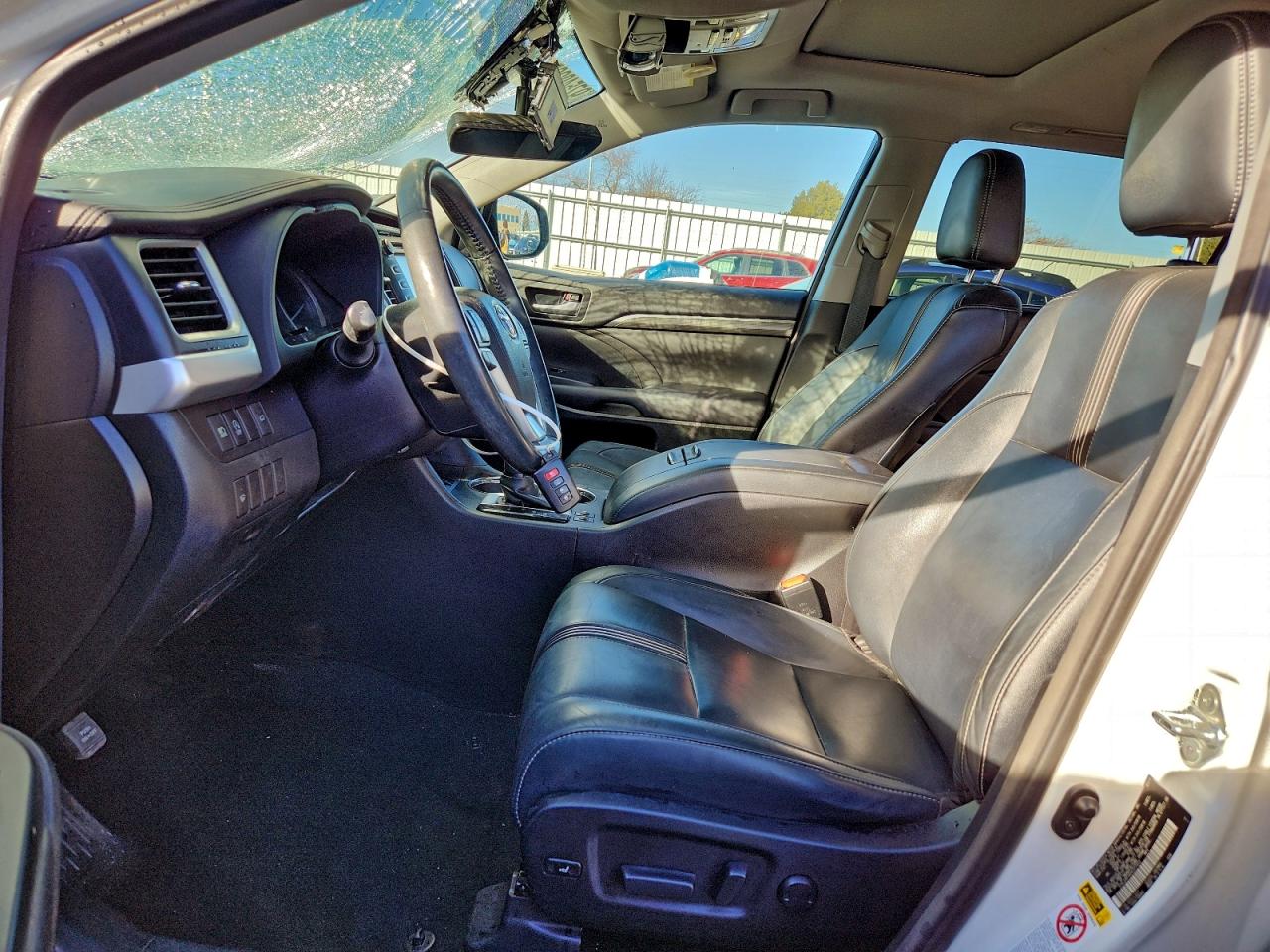 2017 TOYOTA HIGHLANDER SE photo 19