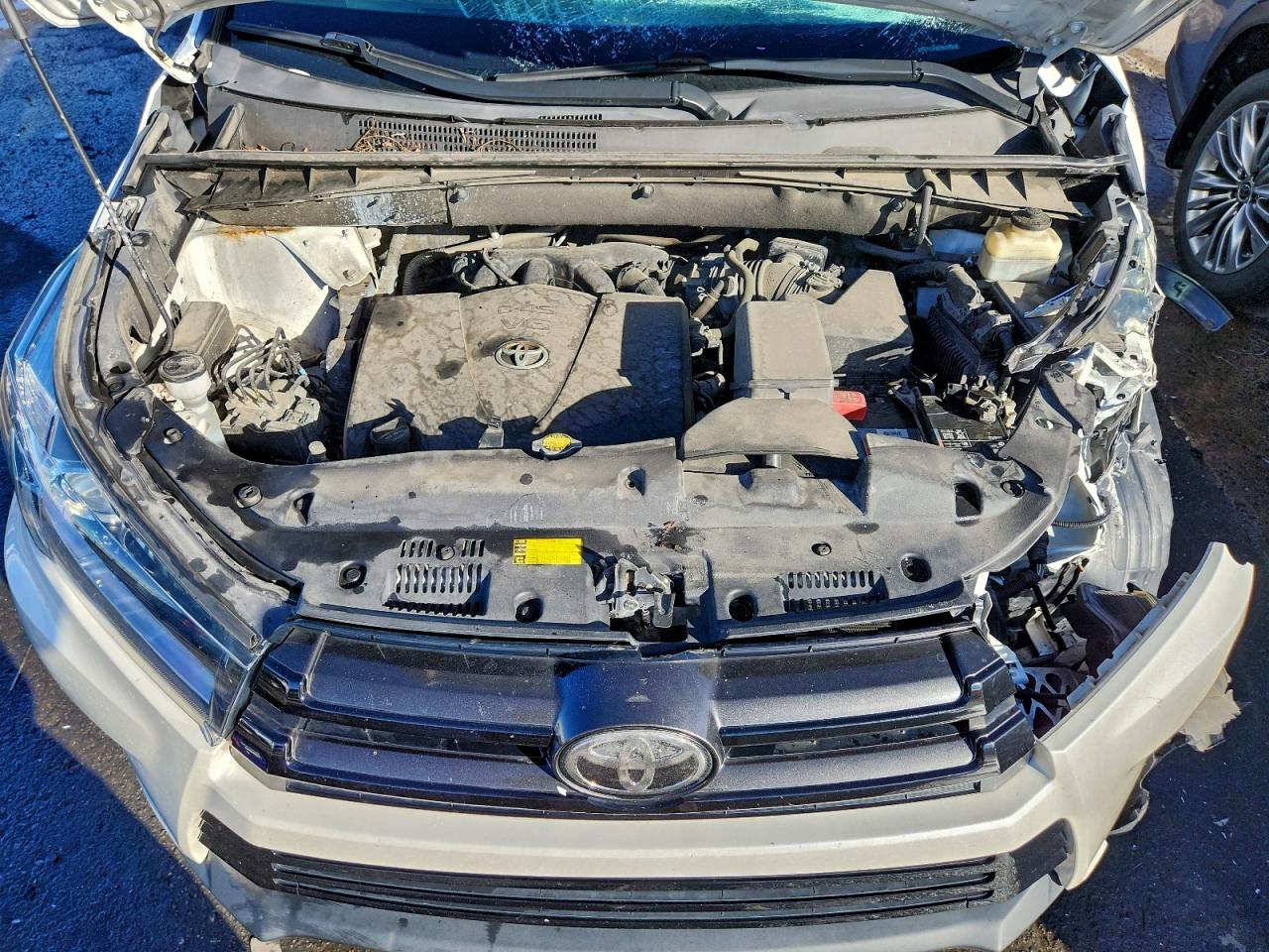 2017 TOYOTA HIGHLANDER SE photo 34