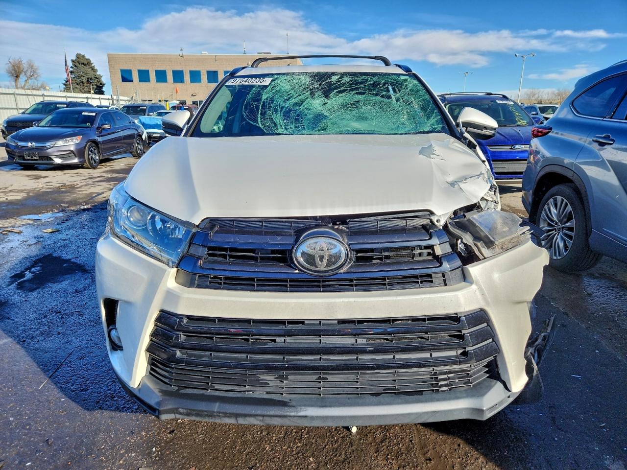 2017 TOYOTA HIGHLANDER SE photo 13