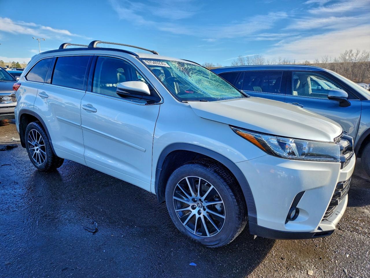 2017 TOYOTA HIGHLANDER SE photo 10