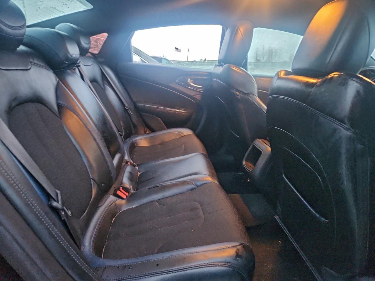 2015 CHRYSLER 200 S photo 10