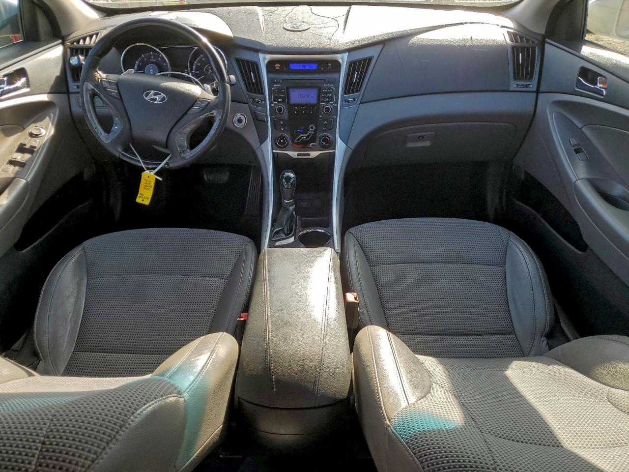 2011 HYUNDAI SONATA SE photo 8
