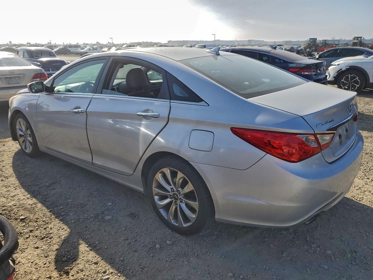 2011 HYUNDAI SONATA SE photo 2
