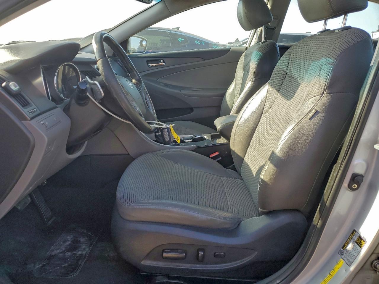 2011 HYUNDAI SONATA SE photo 7