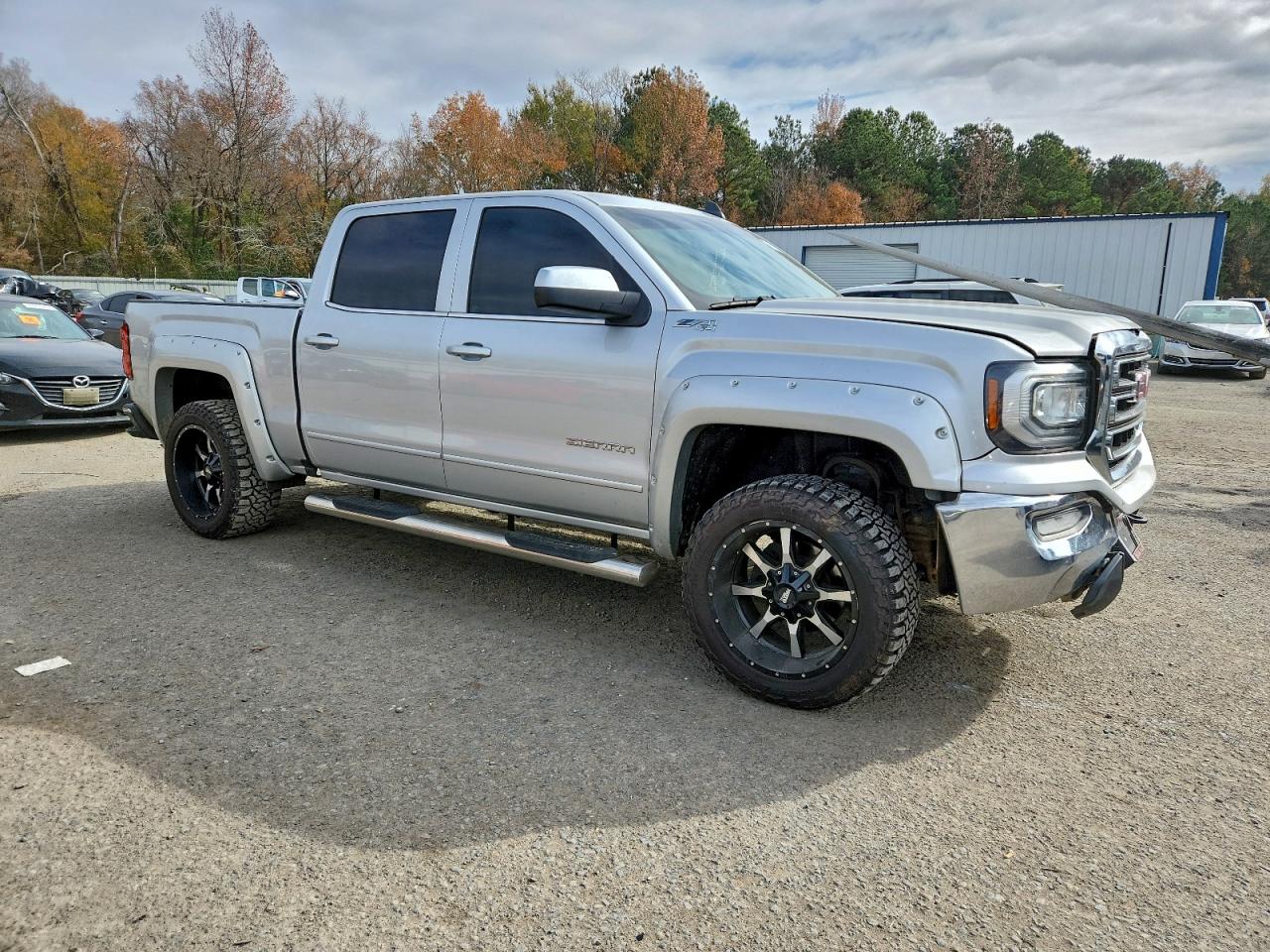 2017 GMC SIERRA K1500 SLE photo 4