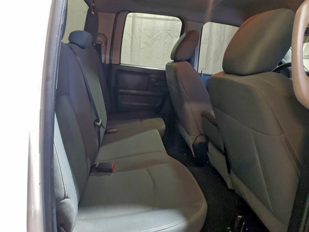 2014 RAM 1500 ST photo 10