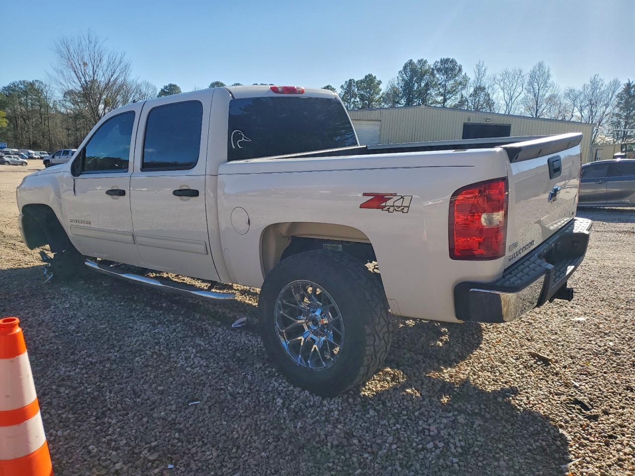 2010 CHEVROLET SILVERADO K1500 LT photo 2